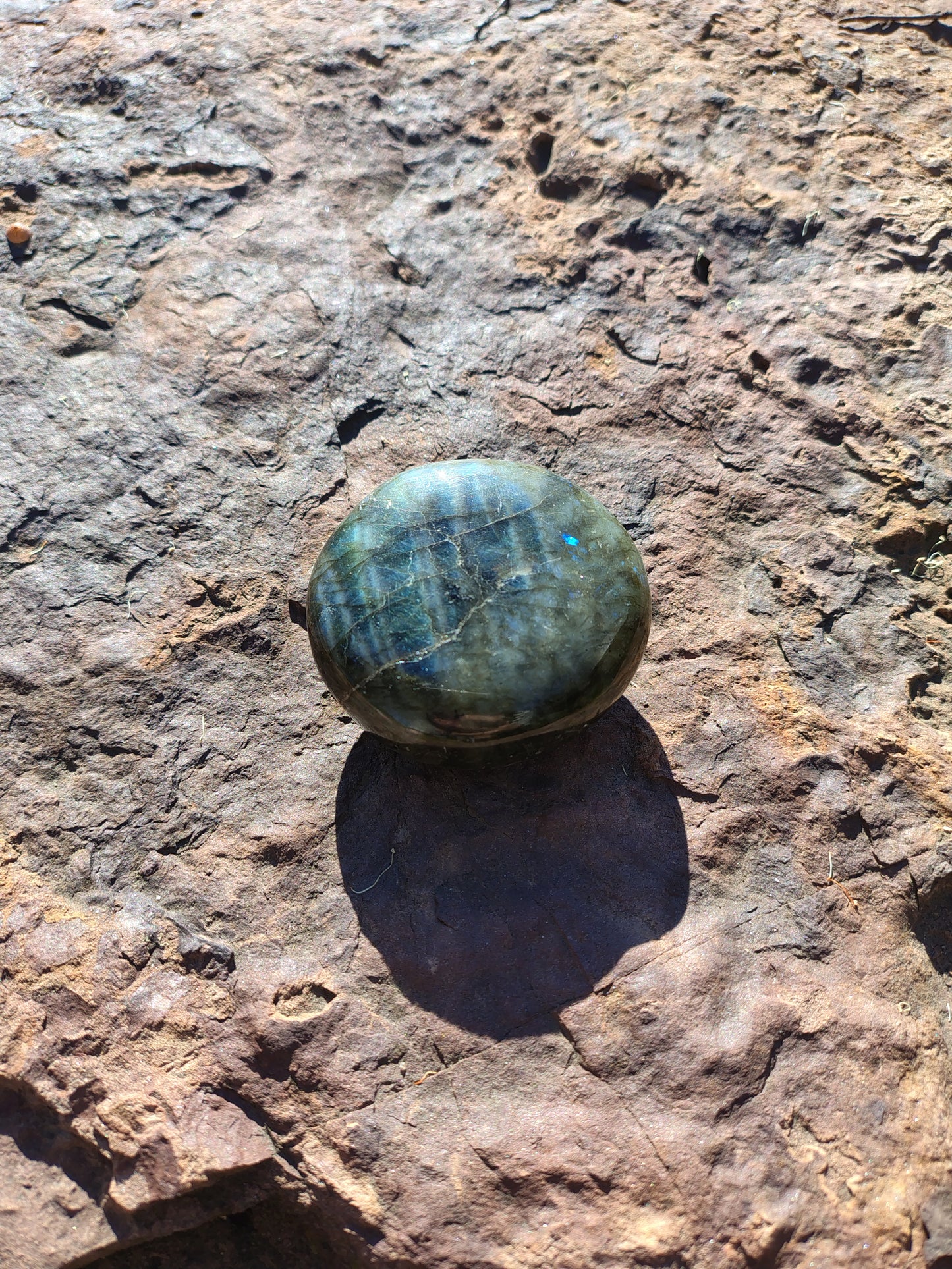 Labourite Palm Stone