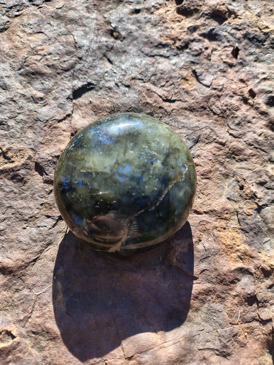 Labourite Palm Stone